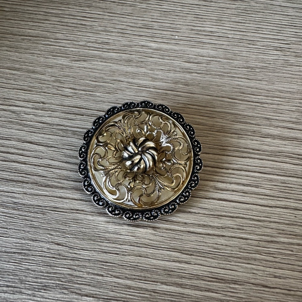 Vintage Style Decorative Scarf Clip